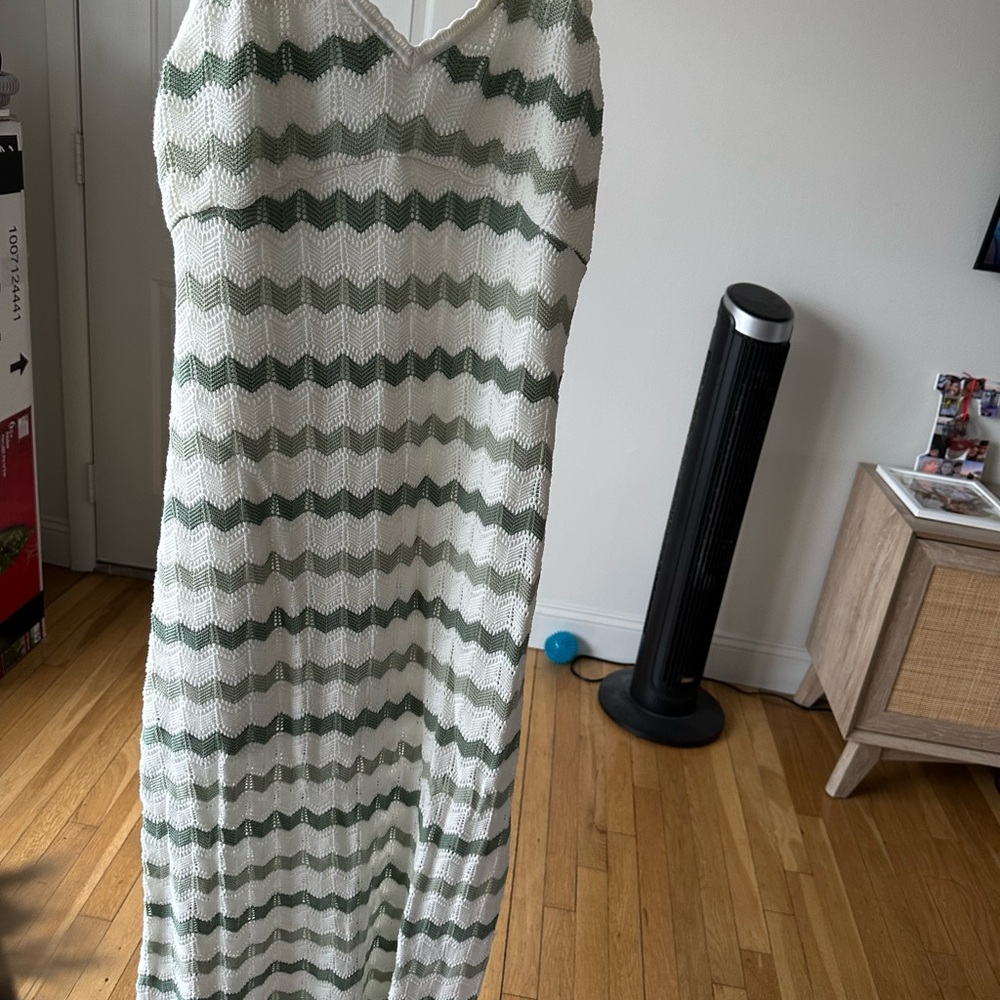 Hollister Cream and Sage Green Zigzag Maxi Dress